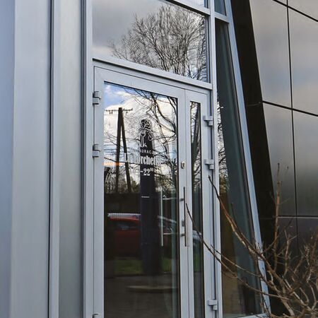 Bild Eingangstüren mit großen Seitenteilen und Oberlichter mit Aluminium Profilen Aliplast Superial 800