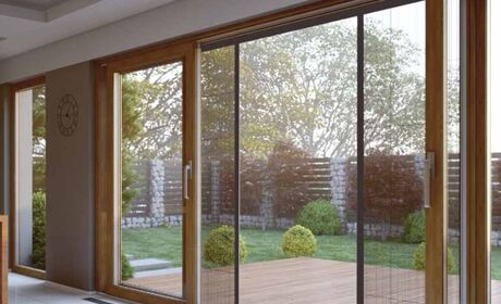 Bild Schiebbare Insektenschutzplissee für Terrassen- und Balkontüren aus Kunststoff, Holz oder Aluminium