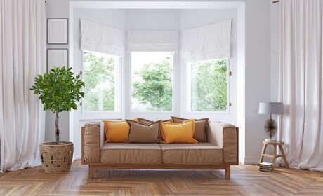 Bild Erkerfenster in hellem modernen Wohnzimmer