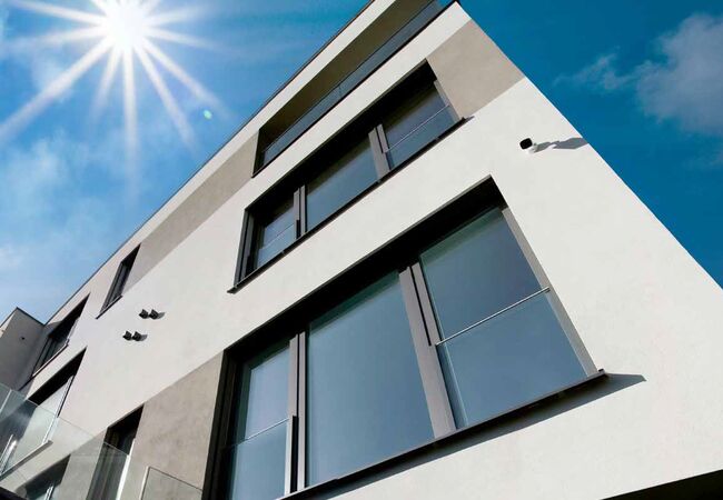 Bild Modernes Mehrfamilienhaus mit Fenster mit Unterlicht von Gealan