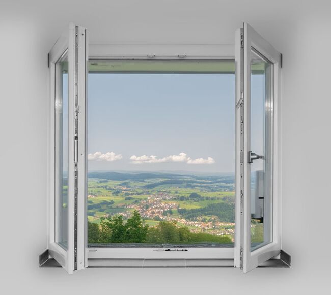 Bild Weiße Kunststoff Fenster mit Stulp und ohne Mittelsteg und Aufteilung in der Mitte nach Öffnung