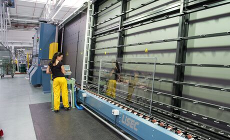Bild Produktion der Verglasungen für Fenster bei Drutex