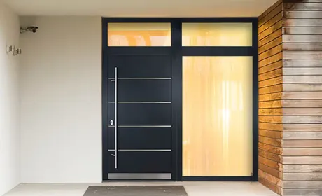 Bild Haustür Aus Aluminium mit volle Füllung und Glas Seitenteil und Oberlicht