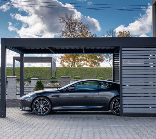 Bild Carport Terra mit Profilen in Anthrazit und grauen Lamellen an der Seiten