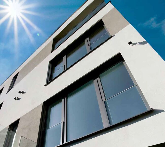 Bild Modernes Mehrfamilienhaus mit Fenster mit Unterlicht von Gealan
