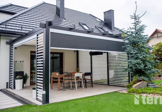 Bild Moderne, vielseitig-nutzbare Pergola bei Einfamilienhaus auf Terrasse zugebaut
