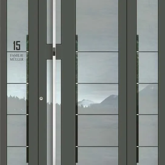 Bild Seitenfenster bei Inotherm Eingangstüren mit angepasste Verglasungen und Hausnummer