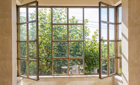Bild Moderne und elegante Stahl Fenster mit Sprossen und verschiedenen Farben von Jansen