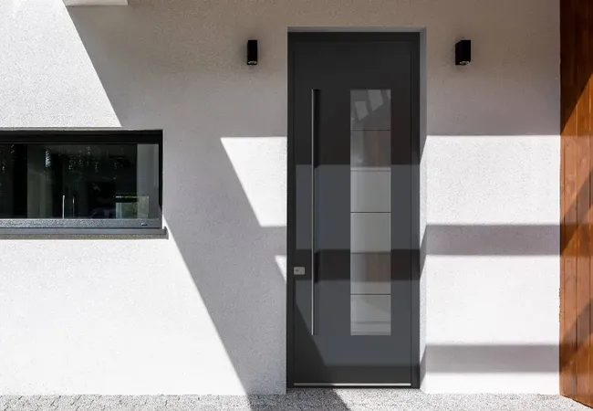 Bild Neubau, Einfamilienhaus mit Aluminium Nebeneingangstür mit modernem Design