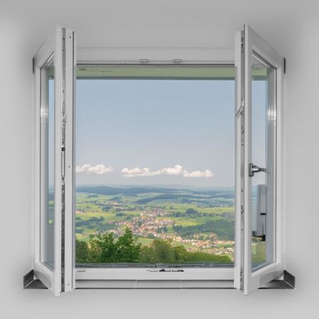 Bild Weiße Kunststoff Fenster mit Stulp und ohne Mittelsteg und Aufteilung in der Mitte nach Öffnung