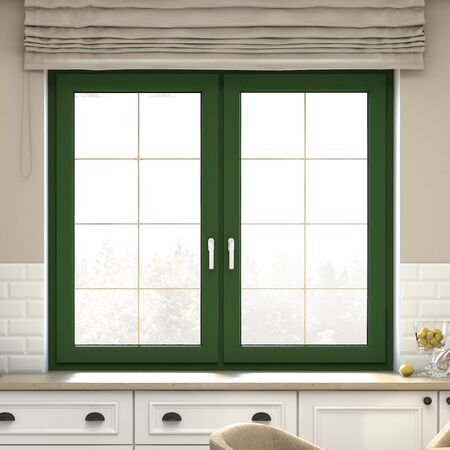 Bild Doppelflügelige Fenster mit Dekorfolie Grün, golden Sprossen und Dreh Kipp Funktion in der Küche