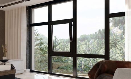 Bild Wohnung mit schönem Blick durch dunkel Aluminium Kippfenster und Festverglasung mit Aufteilung auf Wunsch, die individuelle Design und Konstruktion ermöglicht
