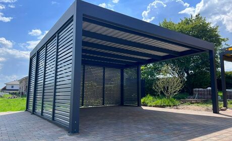 Bild Pergola Terra mit mehreren vertikalen Profilen, Lamellen und Zubehör