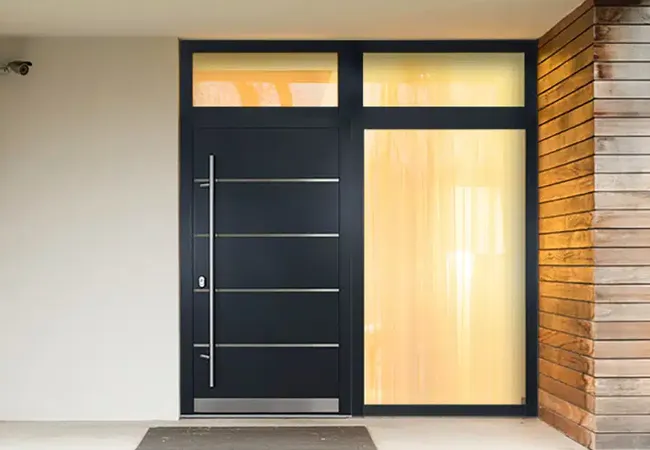 Bild Haustür Aus Aluminium mit volle Füllung und Glas Seitenteil und Oberlicht