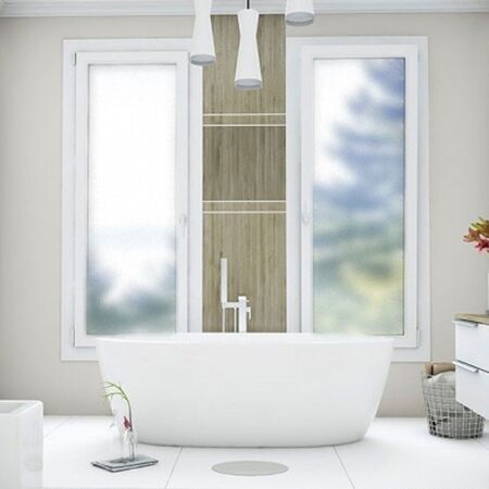 Bild Weiße Fenster mit Milchglas oder Ornament für Sichtschutz in Badezimmer