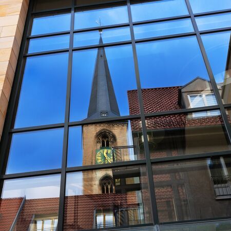Bild Verspiegelte Verglasungen für Fenster, Türen und Fassadensysteme