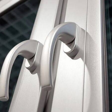 Bild Fenstergriffe Exclusive in Silber bei silbern Fenstern