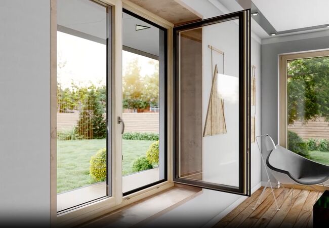 Bild Holzfenster mit Aluschalle Kombination aus Tradition und Moderne im Saloon