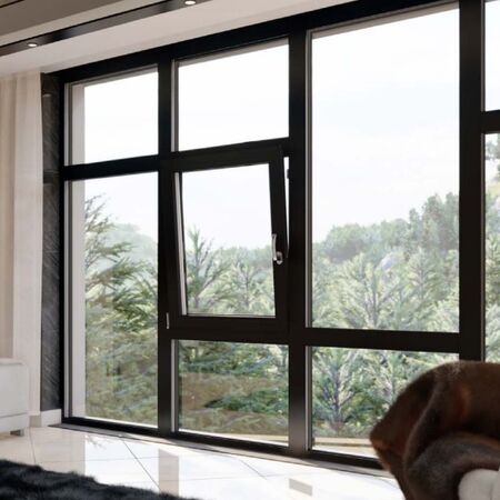 Bild Wohnung mit schönem Blick durch dunkel Aluminium Kippfenster und Festverglasung mit Aufteilung auf Wunsch, die individuelle Design und Konstruktion ermöglicht
