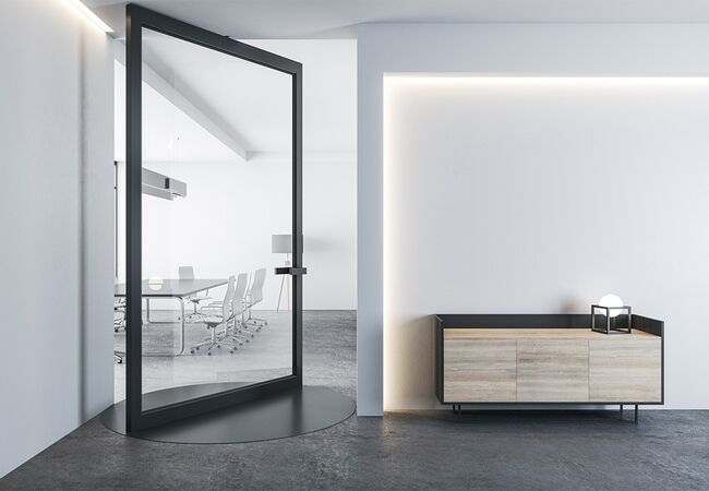 Bild moderne und minimalistische Drehtür
