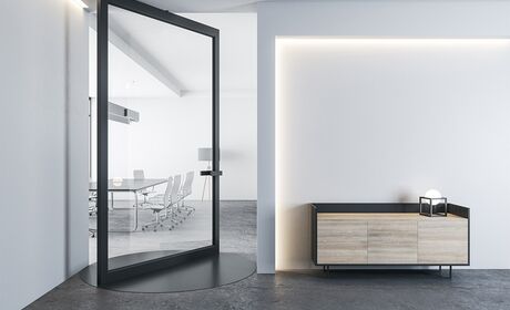 Bild moderne und minimalistische Drehtür