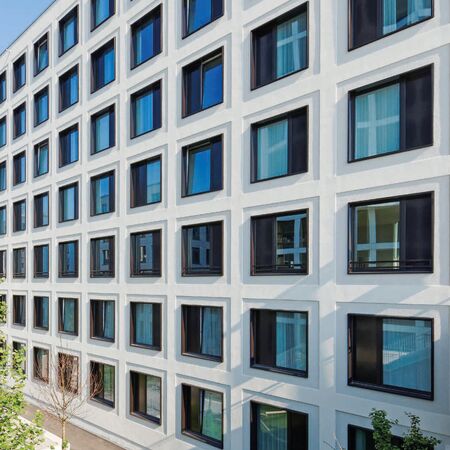 Bild Kunststofffenster und Fassade mit Gealan Profilen in Bürogebäude