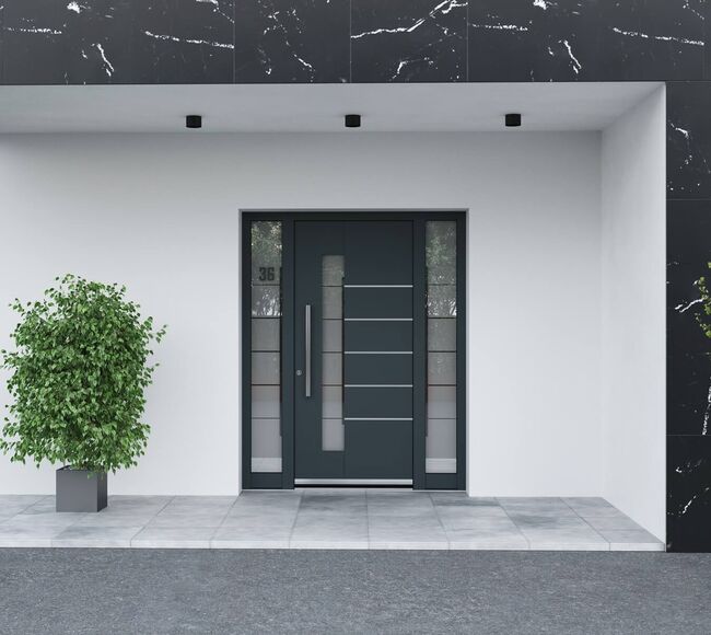 Bild Inotherm Aluminium Haustür mit Füllung und Glas Seitenteilen Exclusive