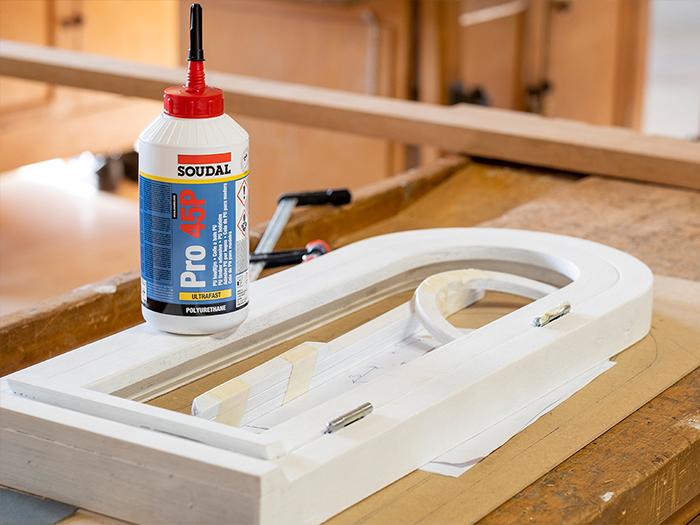 Soudal Pro 45P PU-Holzleim D4 750 g – schnellhärtender Holzleim für Innen und Außen